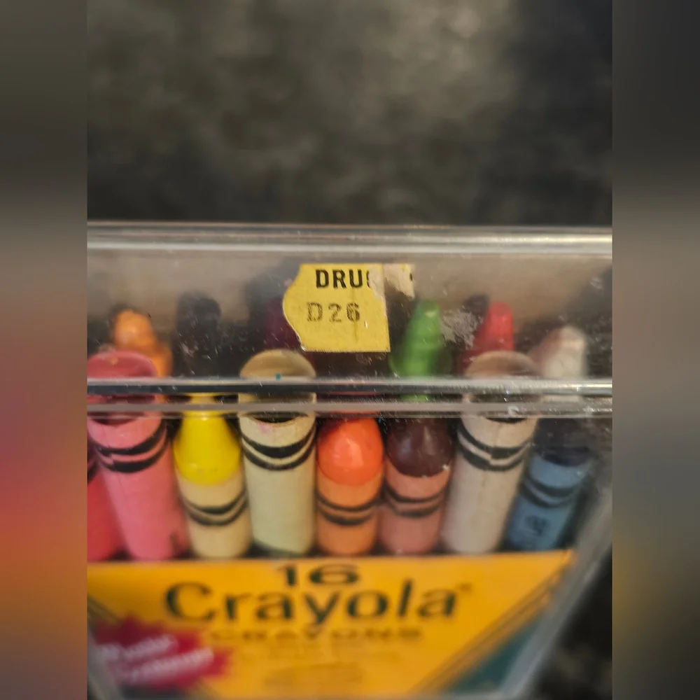 Crayola Crayons Vintage Plastic Container No. 16 P Binney & Smith USA‎ Americana